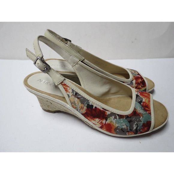 Aerosoles Size 7.5 Wide Wedge Heel Slingback Sandal Heels Beige Dozen Roses - Picture 5 of 11